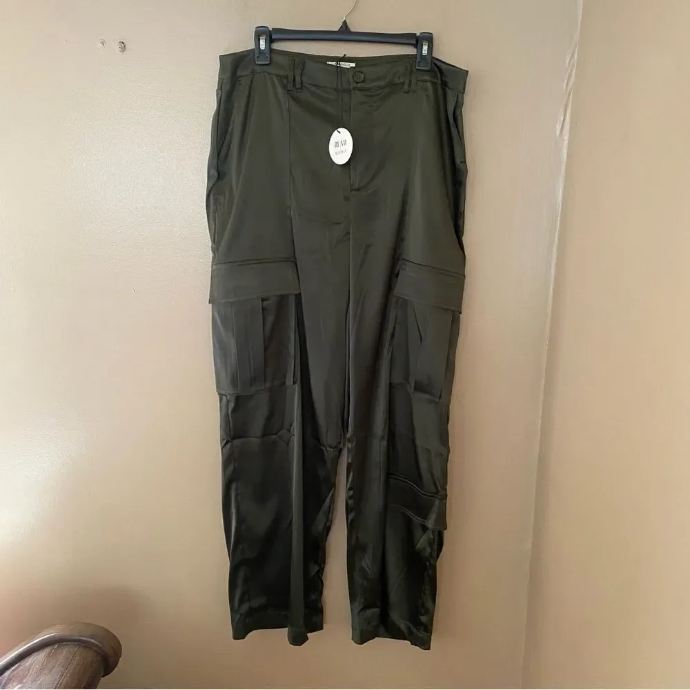 NWT REMI x REVOLVE Sydney Cargo Pant Dark Green satin finish wide leg loose L - Picture 8 of 10